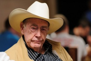 Один из участников Super High Roller Celebrity Shootout Дойл Брансон (Doyle Brunson)