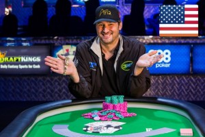 2015 WSOP 17-ый Ивент ($10 000 Razz Championship). Фил Хельмут выигрывает свой 14-ый браслет