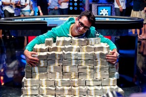 Один из участников Super High Roller Celebrity Shootout Антонио Эсфандиари (Antonio Esfandiari)